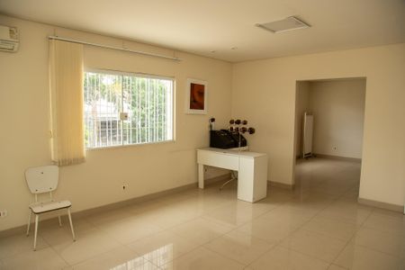 Casa à venda com 260m², 6 quartos e 4 vagasQuarto 2