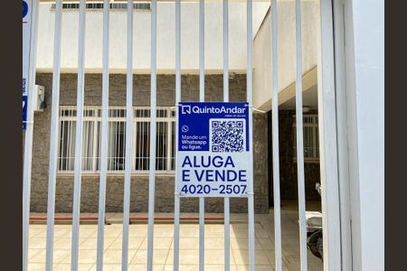 Casa à venda com 260m², 6 quartos e 4 vagasFachada