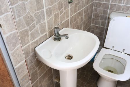 Lavabo de casa para alugar com 3 quartos, 5m² em Parque Pinheiros, Taboão da Serra