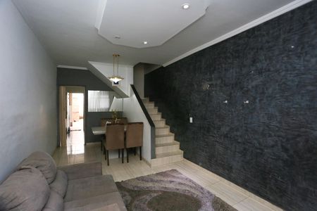 Sala de casa para alugar com 3 quartos, 5m² em Parque Pinheiros, Taboão da Serra