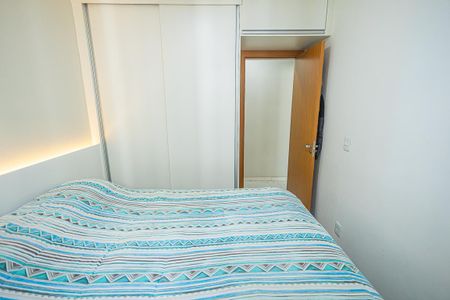 Quarto 1 de apartamento para alugar com 2 quartos, 47m² em Conjunto Helena Antipoff, Belo Horizonte