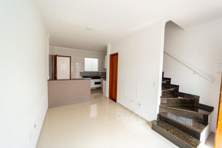 Sala de casa de condomínio para alugar com 2 quartos, 60m² em Vila Paranagua, São Paulo