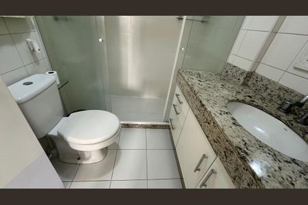 Apartamento para alugar com 70m², 2 quartos e 1 vaga Apartamento para alugar com 70m², 2 quartos e 1 vagaBanheiro da Suíte