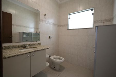 Casa à venda com 250m², 3 quartos e 3 vagasBanheiro 1