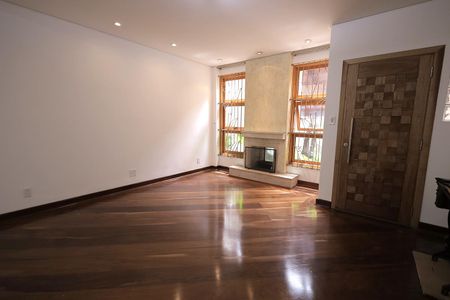 Casa à venda com 250m², 3 quartos e 3 vagasSala