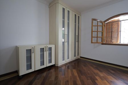 Casa à venda com 250m², 3 quartos e 3 vagasQuarto Suíte 1