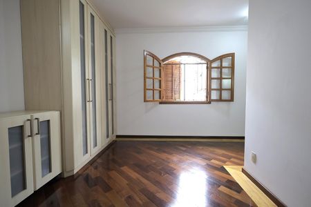 Casa à venda com 250m², 3 quartos e 3 vagasQuarto Suíte 1