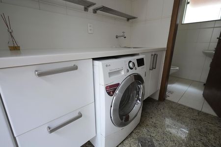 Casa à venda com 250m², 3 quartos e 3 vagasÁrea de Serviço