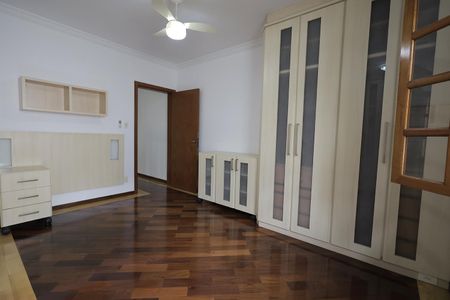 Casa à venda com 250m², 3 quartos e 3 vagasQuarto Suíte 1