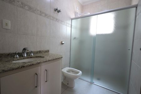 Casa à venda com 250m², 3 quartos e 3 vagasBanheiro Suíte 1