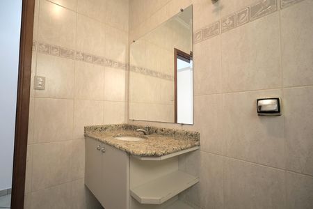 Casa à venda com 250m², 3 quartos e 3 vagasBanheiro 1