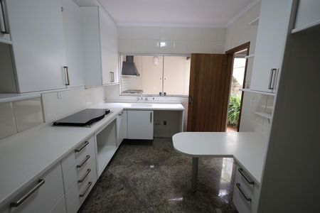 Casa à venda com 250m², 3 quartos e 3 vagasCozinha