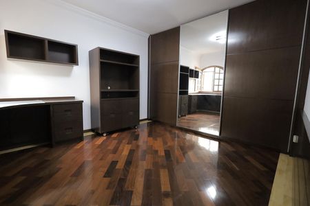 Casa à venda com 250m², 3 quartos e 3 vagasQuarto Suíte 2