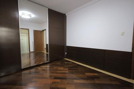 Casa à venda com 250m², 3 quartos e 3 vagasQuarto Suíte 2
