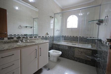 Casa à venda com 250m², 3 quartos e 3 vagasBanheiro Suíte 3