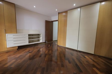 Casa à venda com 250m², 3 quartos e 3 vagasQuarto Suíte 3