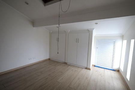 Casa à venda com 250m², 3 quartos e 3 vagasSótão