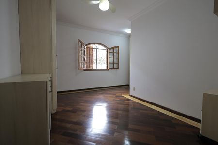 Casa à venda com 250m², 3 quartos e 3 vagasQuarto Suíte 1