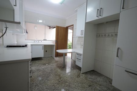 Casa à venda com 250m², 3 quartos e 3 vagasCozinha