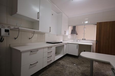 Casa à venda com 250m², 3 quartos e 3 vagasCozinha