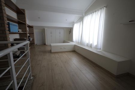 Casa à venda com 250m², 3 quartos e 3 vagasSótão