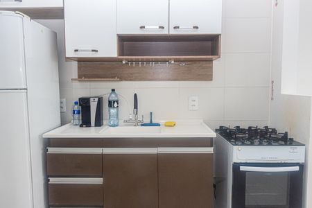 Sala/Cozinha e área de serviço de apartamento para alugar com 2 quartos, 36m² em Socorro, São Paulo