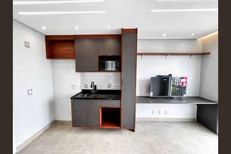 Sala/Cozinha de apartamento para alugar com 1 quarto, 27m² em Campo Belo, São Paulo