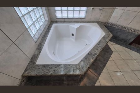 Casa para alugar com 350m², 3 quartos e 4 vagasBanheiro da Suíte