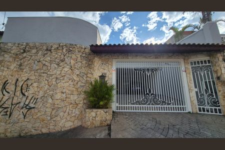 Casa para alugar com 350m², 3 quartos e 4 vagasFachada