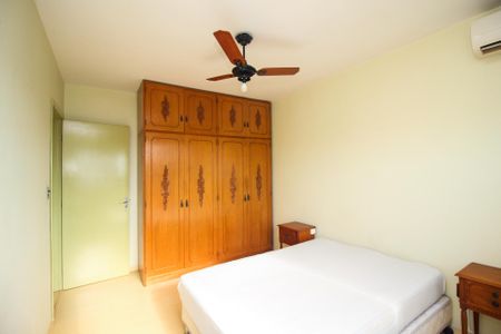 Quarto 1 de apartamento para alugar com 2 quartos, 100m² em Cristal, Porto Alegre