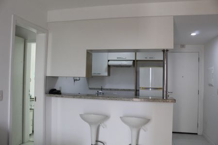 Sala de apartamento para alugar com 1 quarto, 42m² em Barra da Tijuca, Rio de Janeiro