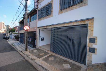 Casa para alugar com 75m², 2 quartos e 2 vagasFachada