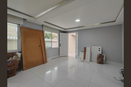 Sala de casa de condomínio para alugar com 5 quartos, 230m² em Recreio dos Bandeirantes, Rio de Janeiro