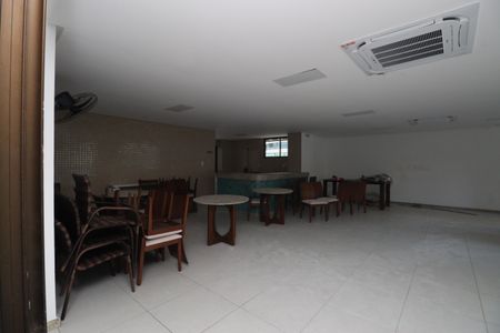 Apartamento para alugar com 74m², 2 quartos e 1 vaga Apartamento para alugar com 74m², 2 quartos e 1 vagaÁrea comum - Salão de festas