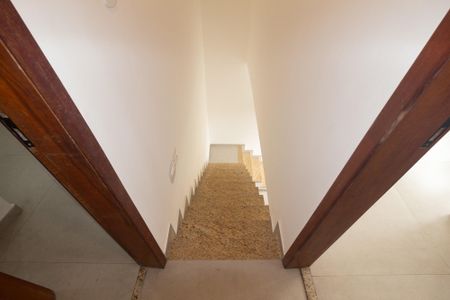 Escada de casa de condomínio para alugar com 2 quartos, 57m² em Campo Grande, Rio de Janeiro