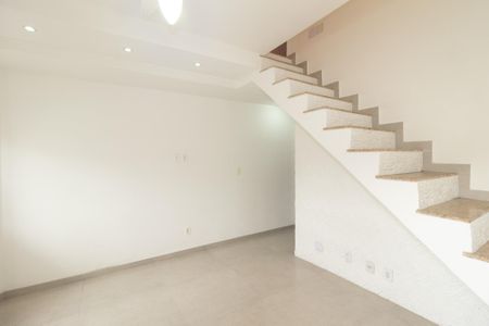 Sala de casa de condomínio para alugar com 2 quartos, 57m² em Campo Grande, Rio de Janeiro