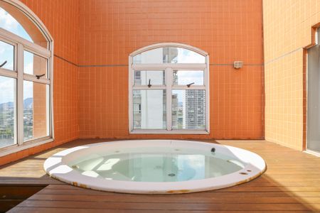 Apartamento à venda com 222m², 3 quartos e 3 vagasPiscina e Churrasqueira