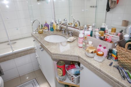 Apartamento à venda com 222m², 3 quartos e 3 vagasBanheiro da Suíte 1