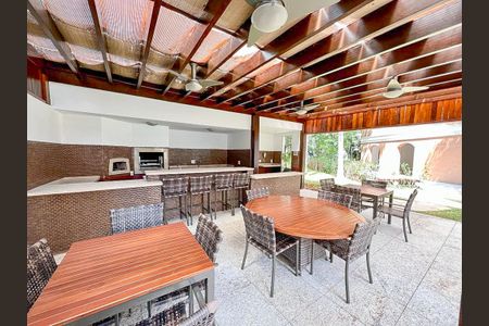 Apartamento à venda com 222m², 3 quartos e 3 vagasÁrea comum - Churrasqueira