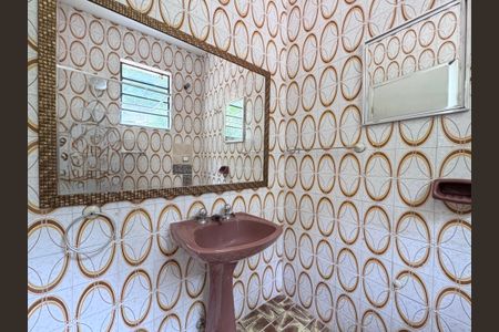 Casa para alugar com 120m², 2 quartos e 2 vagasBanheiro da Suíte