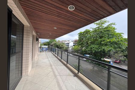 Apartamento para alugar com 123m², 3 quartos e 2 vagas Apartamento para alugar com 123m², 3 quartos e 2 vagasVaranda