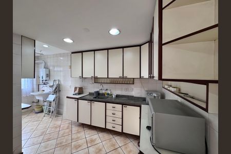 Apartamento para alugar com 123m², 3 quartos e 2 vagas Apartamento para alugar com 123m², 3 quartos e 2 vagasCozinha e Área de Serviço