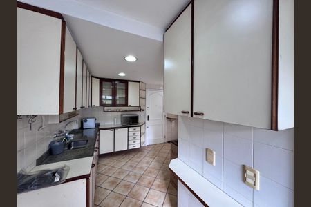 Apartamento para alugar com 123m², 3 quartos e 2 vagas Apartamento para alugar com 123m², 3 quartos e 2 vagasCozinha e Área de Serviço