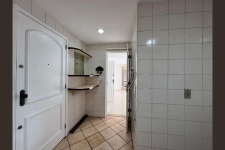 Apartamento para alugar com 123m², 3 quartos e 2 vagas Apartamento para alugar com 123m², 3 quartos e 2 vagasCozinha e Área de Serviço