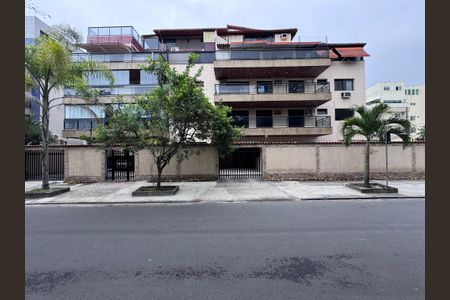 Apartamento para alugar com 123m², 3 quartos e 2 vagas Apartamento para alugar com 123m², 3 quartos e 2 vagasFachada