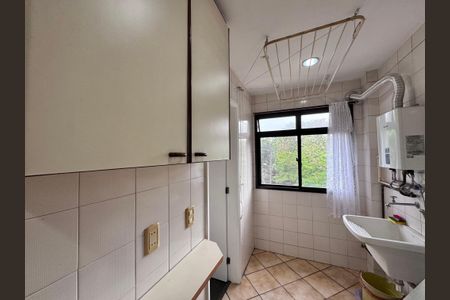 Apartamento para alugar com 123m², 3 quartos e 2 vagas Apartamento para alugar com 123m², 3 quartos e 2 vagasCozinha e Área de Serviço