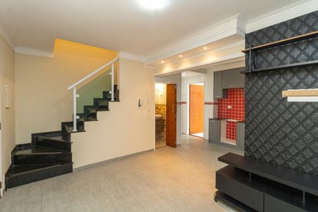 Sala de casa de condomínio para alugar com 2 quartos, 84m² em Vila Mazzei, São Paulo