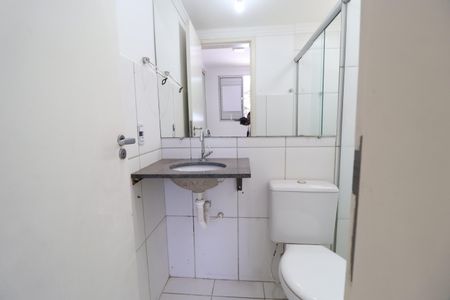 Banheiro do Quarto 1 de apartamento para alugar com 3 quartos, 45m² em Santa Mônica, Uberlândia