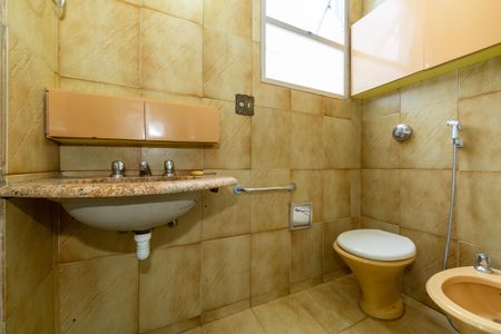 Apartamento à venda com 140m², 4 quartos e 2 vagas Apartamento à venda com 140m², 4 quartos e 2 vagasBANHEIRO2