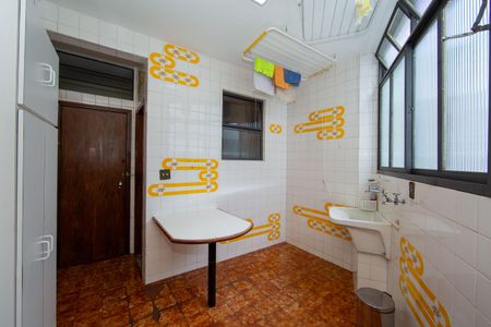 Apartamento à venda com 140m², 4 quartos e 2 vagas Apartamento à venda com 140m², 4 quartos e 2 vagasAREA DE SERVICO